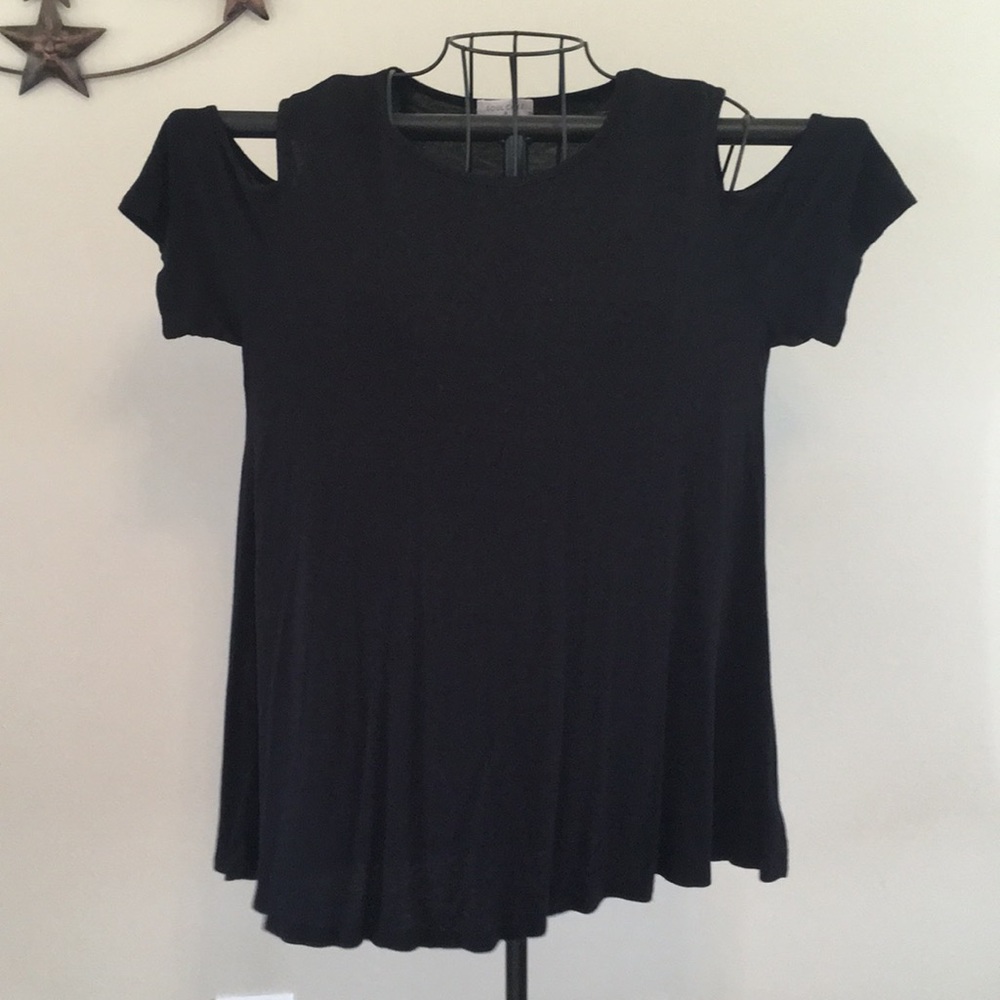 ✂️ 💋 SOUL CAKE black cold shoulder top M